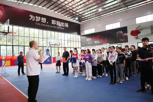 快乐运动，，高效事情——冰球突破十五周年庆趣味运动会